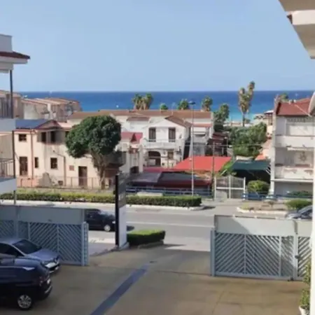 Italian Coastal Escape - 5 Minutes From The Sea Appartement Cipollina