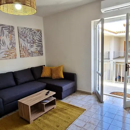 Italian Coastal Escape - 5 Minutes From The Sea Appartement Cipollina