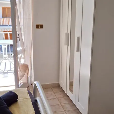 Italian Coastal Escape - 5 Minutes From The Sea *