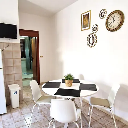 Italian Coastal Escape - 5 Minutes From The Sea Cipollina