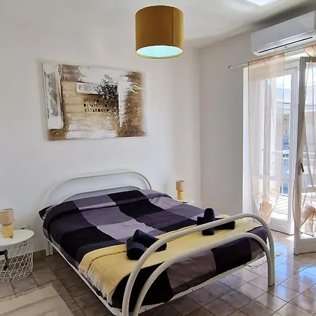 Italian Coastal Escape - 5 Minutes From The Sea *